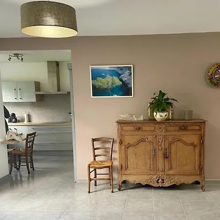 Prázdninový dům Dependance Dans Maison Tres Bien Equipee Avec Terrasse Dans Village Au Calme *