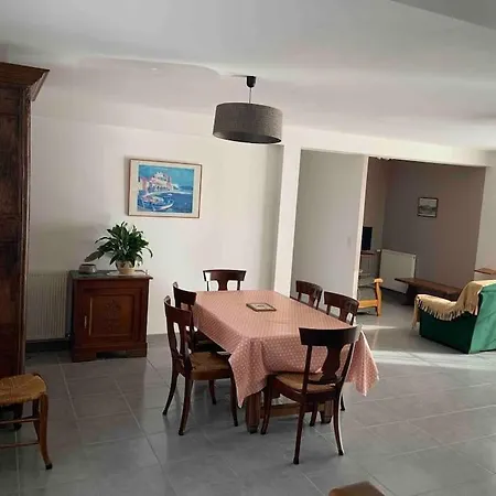 Dependance Dans Maison Tres Bien Equipee Avec Terrasse Dans Village Au Calme Prázdninový dům